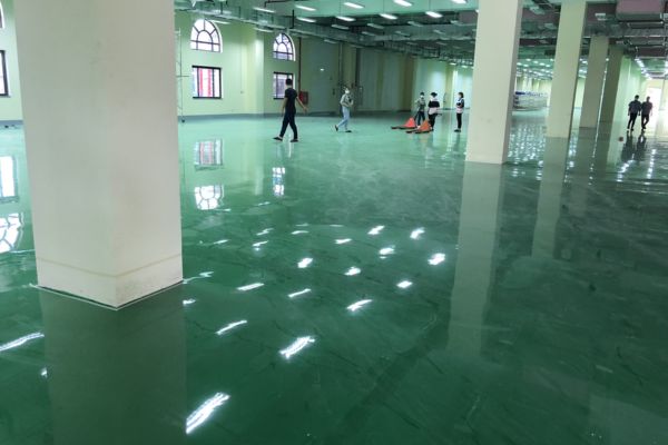 Cách lựa chọn hóa chất phủ bóng phù hợp cho từng loại sàn